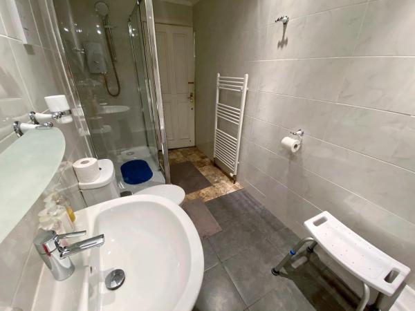 16 Pilrig Guest House : photo 2 de la chambre chambre double avec salle de bains privative extérieure