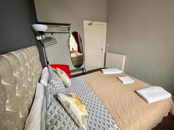16 Pilrig Guest House : photo 4 de la chambre chambre double avec salle de bains privative extérieure
