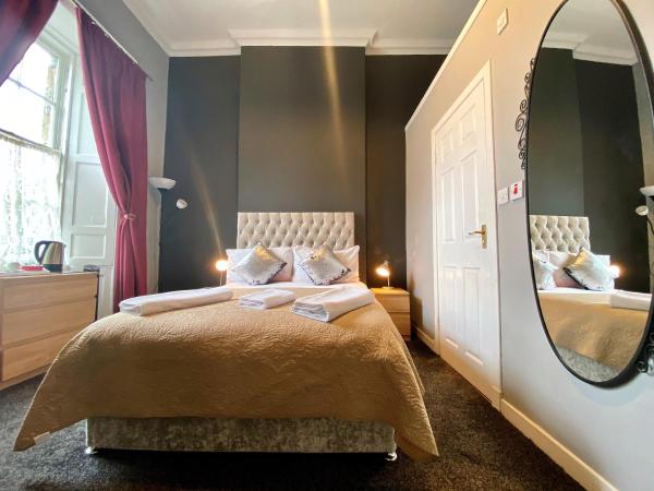 16 Pilrig Guest House : photo 10 de la chambre chambre double avec salle de bains privative