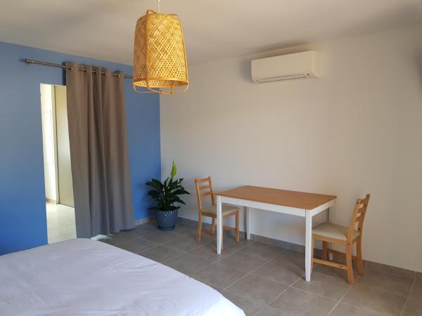 les terrasses d'arutoli : photo 2 de la chambre chambre double - vue sur jardin