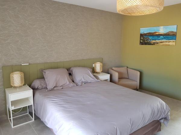 les terrasses d'arutoli : photo 1 de la chambre chambre double - vue sur jardin