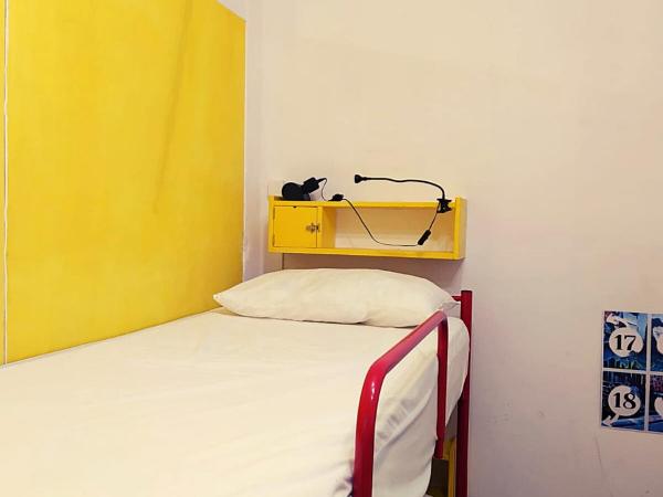 Hostel Il Nosadillo - Bologna : photo 2 de la chambre lit superposé dans dortoir mixte de 8 lits