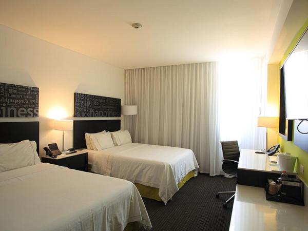 Holiday Inn Express & Suites Puebla Angelopolis, an IHG Hotel : photo 2 de la chambre chambre standard avec 2 lits queen-size