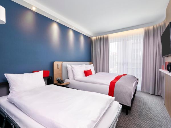 Holiday Inn Express - Berlin - Alexanderplatz, an IHG Hotel : photo 8 de la chambre chambre double avec canapé-lit