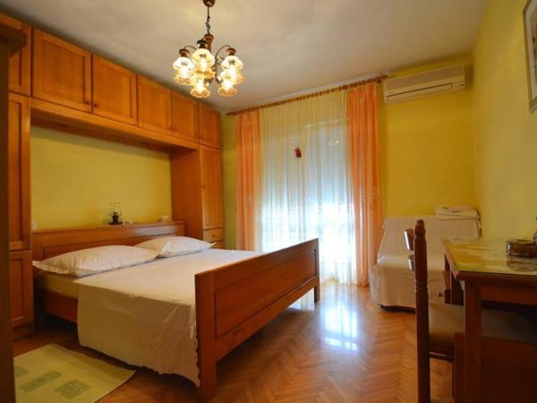 Apartman Ivana : photo 4 de la chambre chambre double avec salle de bains privative