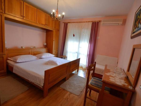 Apartman Ivana : photo 4 de la chambre chambre double avec salle de bains privative