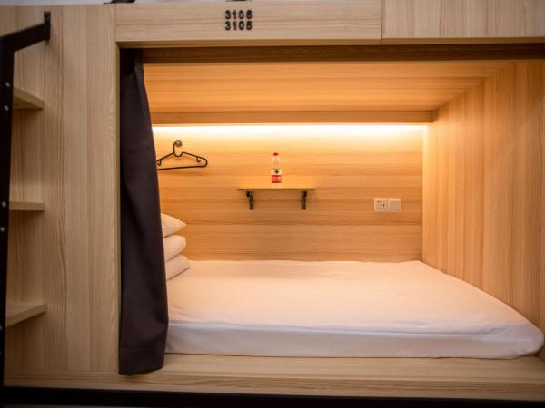Xi'an Desti Youth Park Hostel Bell & Drum Tower : photo 4 de la chambre lit dans dortoir pour hommes de 6 lits