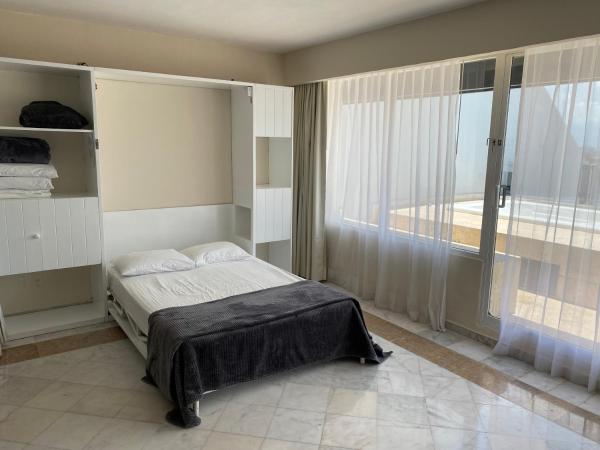 Condo in Ocean Front Resort : photo 6 de la chambre appartement avec terrasse