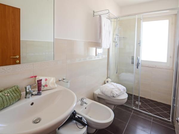 Hotel Ostuni : photo 2 de la chambre chambre triple confort