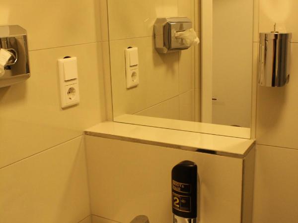 Lovely Studio Cologne West - Neues Momomotel : photo 9 de la chambre lovely familie west