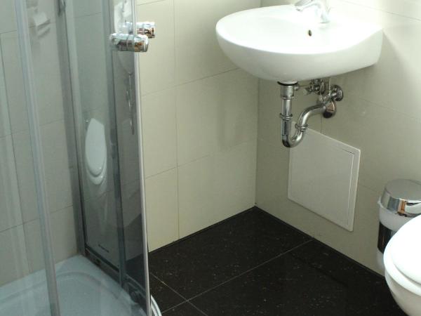 Lovely Studio Cologne West - Neues Momomotel : photo 5 de la chambre chambre double Économique