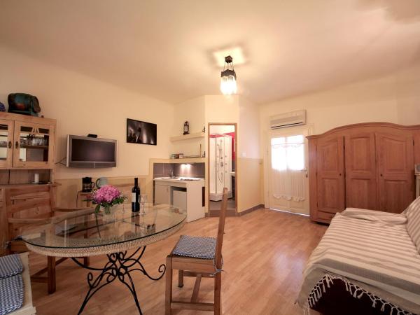 Guesthouse Lessi : photo 6 de la chambre studio avec balcon 