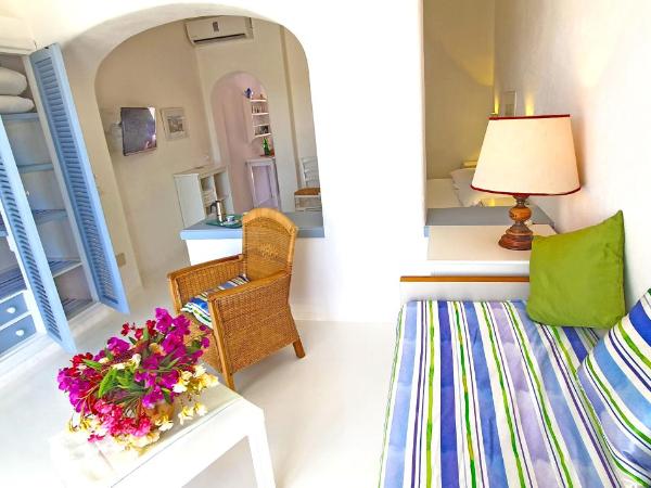 Villa Ravino Secret Retreat : photo 6 de la chambre studio avec balcon et vue sur la mer