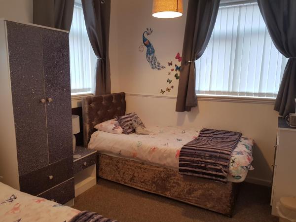 Mayfair Hotel : photo 1 de la chambre chambre triple avec douche