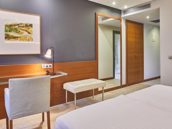 Silken Coliseum : photo 2 de la chambre chambre double ou lits jumeaux standard - vue sur ville