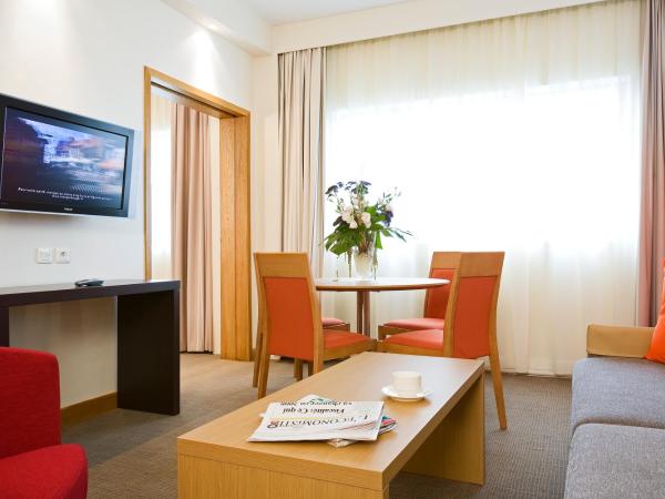 Novotel Casablanca City Center : photo 9 de la chambre suite junior - 1 lit king-size et canapé

