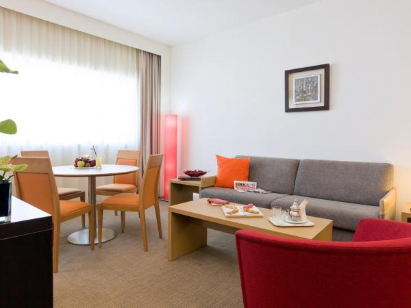 Novotel Casablanca City Center : photo 8 de la chambre suite junior - 1 lit king-size et canapé

