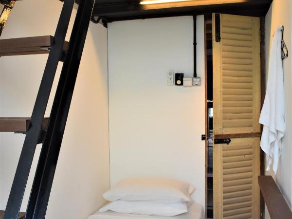 Frenz Republic - SELF CHECK IN : photo 4 de la chambre chambre lits jumeaux avec toilettes communes