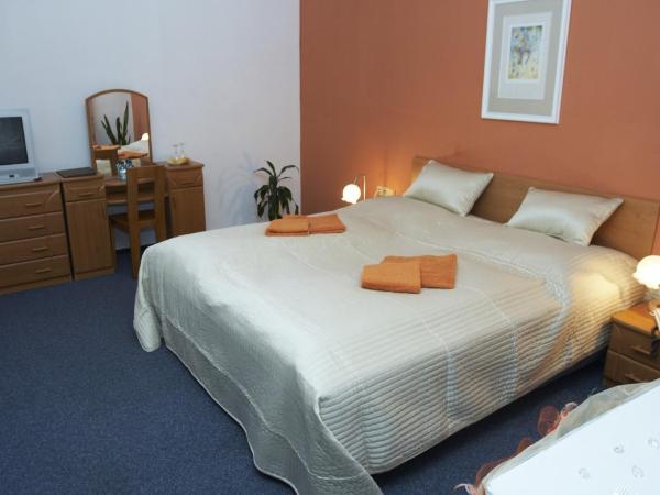 Hotel Maria : photo 10 de la chambre chambre double ou lits jumeaux