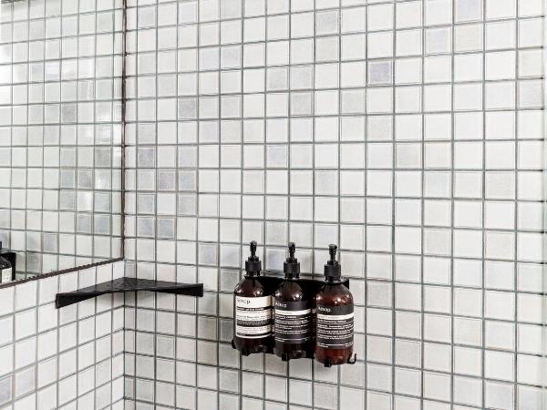 Hotel June West LA, a Member of Design Hotels : photo 9 de la chambre grande chambre double avec 2 lits queen-size - vue partielle