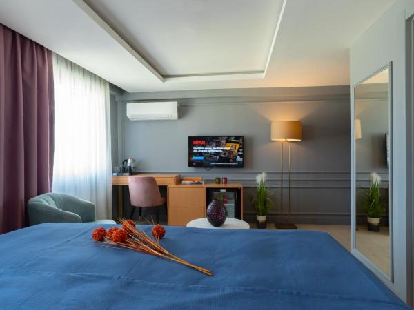 Malta Bosphorus Hotel : photo 4 de la chambre chambre double deluxe - vue latérale sur mer