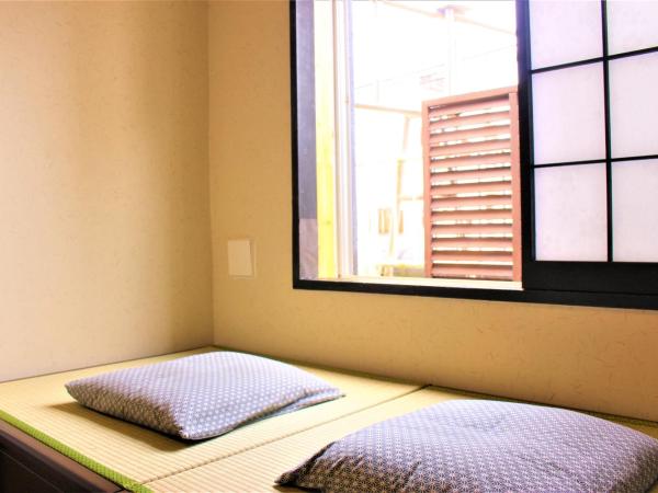 K's House Tokyo Oasis - Quality Hostel in Asakusa : photo 5 de la chambre chambre lits jumeaux avec balcon