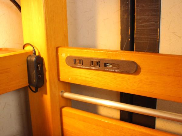 K's House Tokyo Oasis - Quality Hostel in Asakusa : photo 2 de la chambre lit simple dans dortoir mixte avec toilettes (5 adultes)
