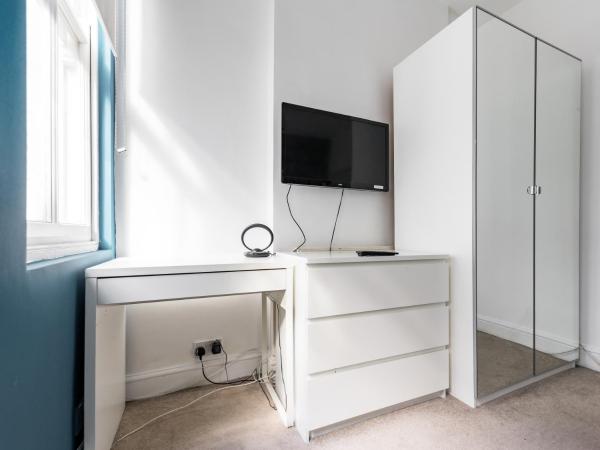 City Rooms : photo 7 de la chambre chambre double standard avec salle de bains commune