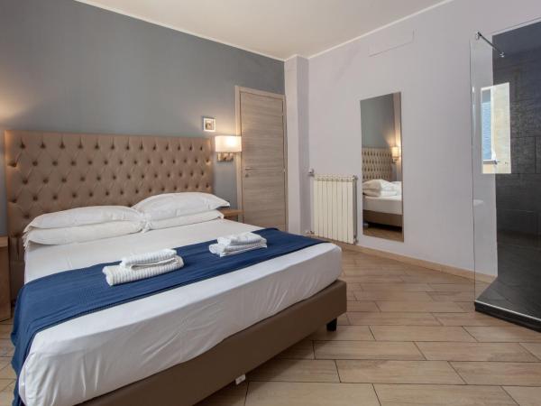 Hotel Genziana : photo 5 de la chambre chambre double avec salle de bains privative séparée