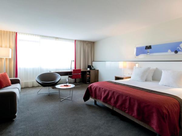 Holiday Inn Eindhoven Centre, an IHG Hotel : photo 4 de la chambre suite lit king-size avec canapé-lit