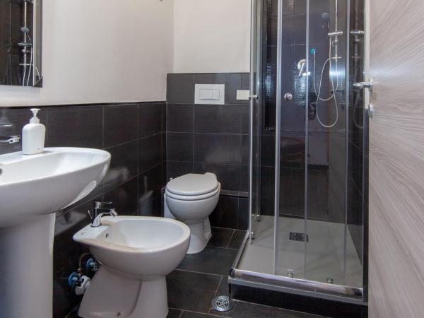 Hotel Genziana : photo 7 de la chambre chambre double avec salle de bains privative séparée