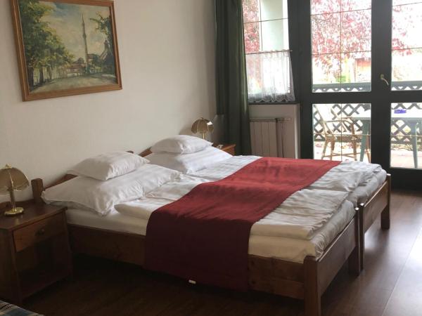 Bacchus Panzió : photo 3 de la chambre chambre lits jumeaux supérieure - vue sur jardin