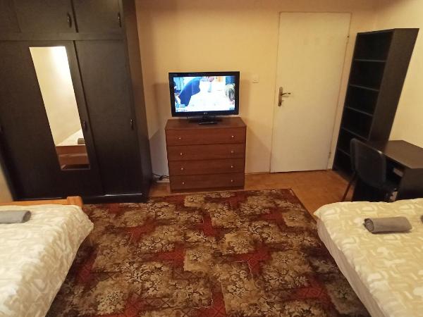 Hostel Komfort Borek : photo 1 de la chambre chambre familiale standard