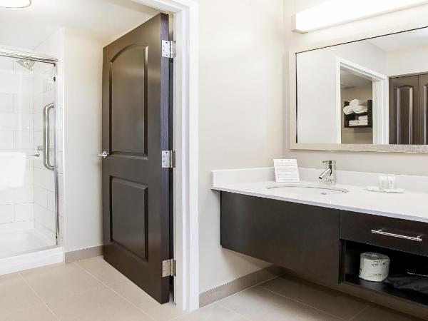 Staybridge Suites West Edmonton, an IHG Hotel : photo 1 de la chambre suite studio lit king-size
