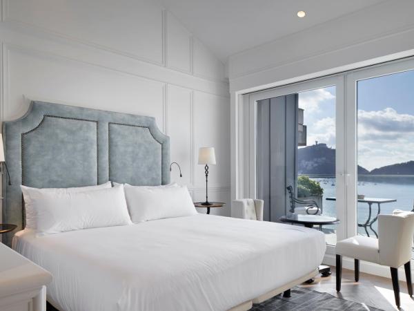 Hotel Boutique Villa Favorita : photo 1 de la chambre chambre double avec terrasse et vue sur la mer