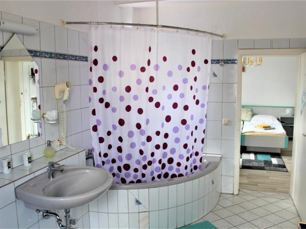 Hotel zur Post Schwanheim : photo 3 de la chambre chambre double