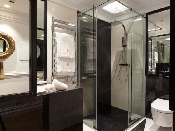 Hotel Boutique Villa Favorita : photo 5 de la chambre chambre double avec terrasse et vue sur la mer