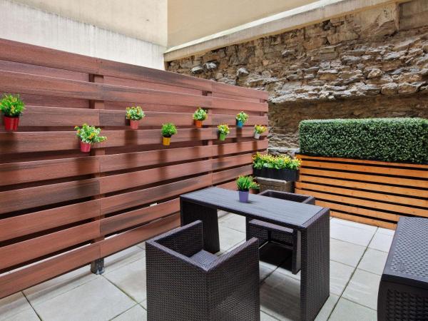 The Historic Blue Angel Hotel Lexington Ave, Ascend Hotel Collection : photo 5 de la chambre chambre double - vue sur jardin