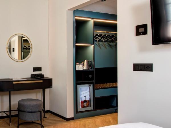 LUGANODANTE - We like you : photo 8 de la chambre chambre double ou lits jumeaux plus avec climatisation