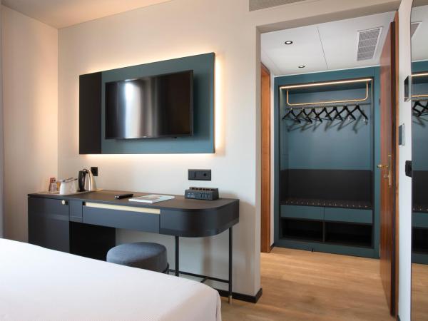 LUGANODANTE - We like you : photo 10 de la chambre chambre double ou lits jumeaux climatisée