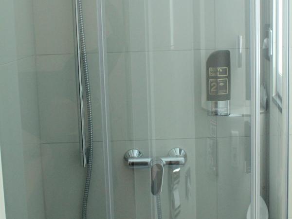 Lovely Studio Cologne West - Neues Momomotel : photo 5 de la chambre chambre double Économique