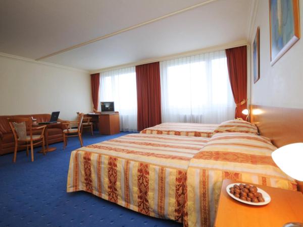 TOP HOTEL Praha : photo 2 de la chambre chambre double ou lits jumeaux exécutive - parking gratuit