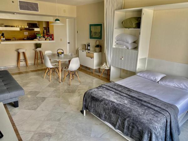 Condo in Ocean Front Resort : photo 1 de la chambre appartement supérieur