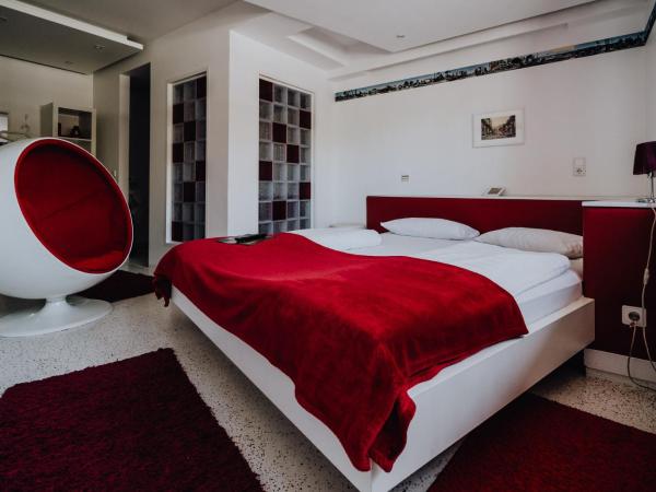 Road Stop Dortmund : photo 2 de la chambre chambre l.a. white room