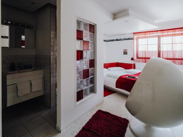 Road Stop Dortmund : photo 3 de la chambre chambre l.a. white room