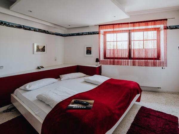 Road Stop Dortmund : photo 4 de la chambre chambre l.a. white room