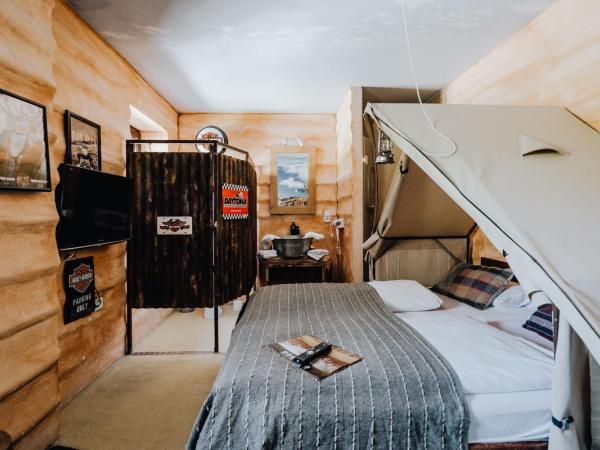 Road Stop Dortmund : photo 2 de la chambre chambre camping harley