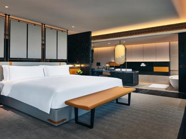 InterContinental Xi'an North, an IHG Hotel : photo 5 de la chambre suite king junior avec vue sur le jardin