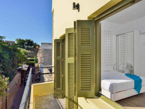 Elia Portou Luxury Residence : photo 5 de la chambre chambre supérieure avec balcon et hammam