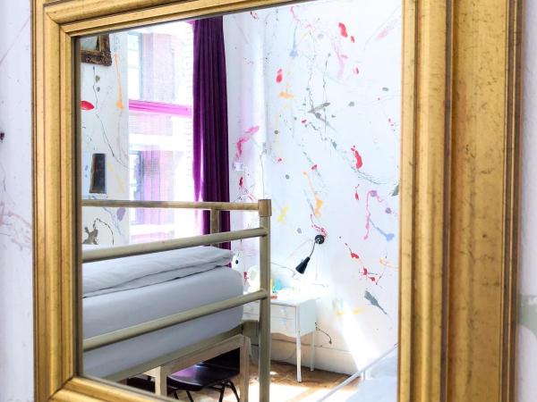 Hostel ROOM Rotterdam : photo 4 de la chambre chambre familiale standard avec salle de bains commune
